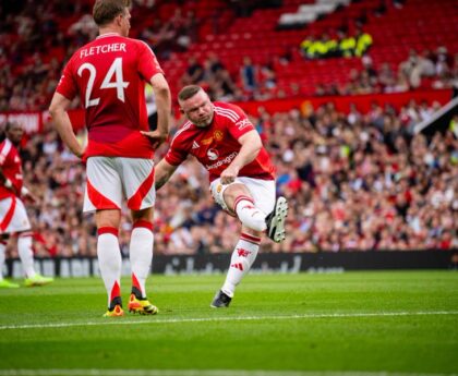 Man United fans want the club to terminate current players contracts after watching their legends play against Celtic at Old Trafford